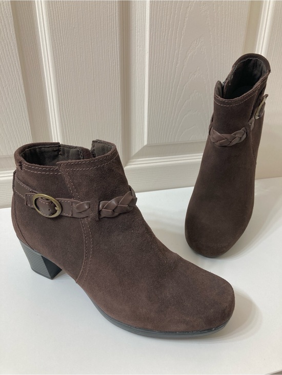 Clarks Shoes - Clarks Women’s Brown Suede Block Heel Ankle Boots 9 Wide Earth Tone Western